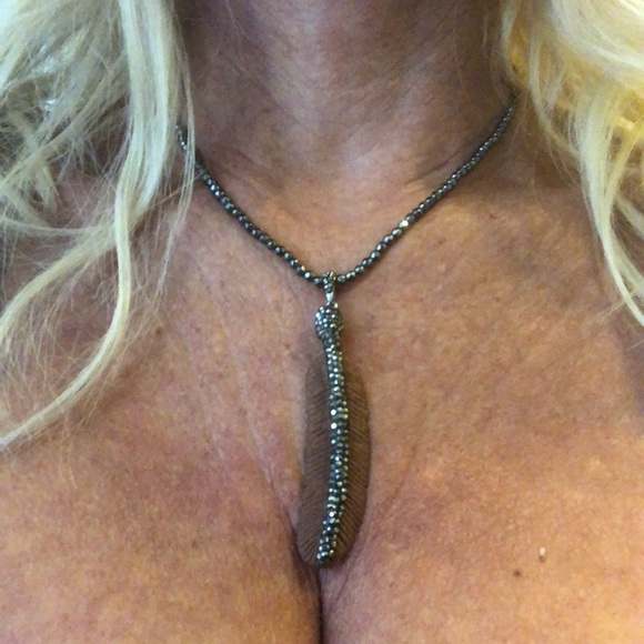 Boho handcrafted feather necklace - Picture 1 of 4